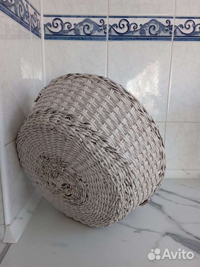 Корзина плетеная из бумажной лозы