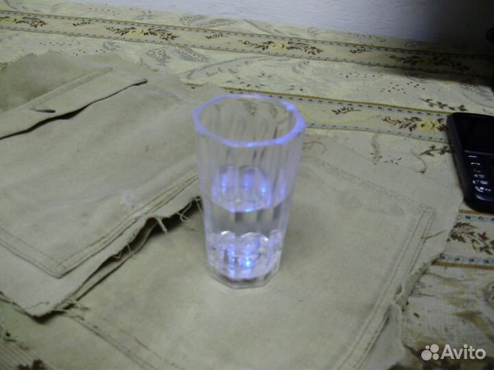 Стаканчик-рюмка с автоматической подсветкой