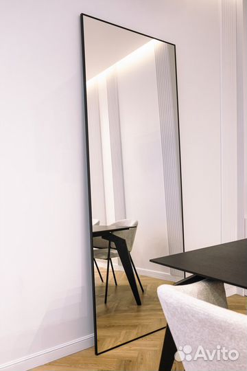 Зеркало настенное напольное в черной раме лофт