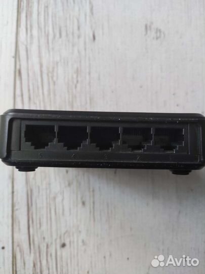 Коммутатор d link des 1005A