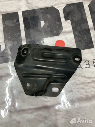 Кронштейн крепление защиты двигателя передний