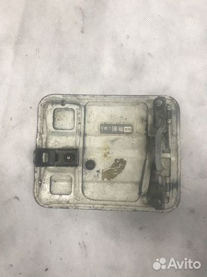 Лючок бензобака Toyota Mark 2 GX70 1GFE