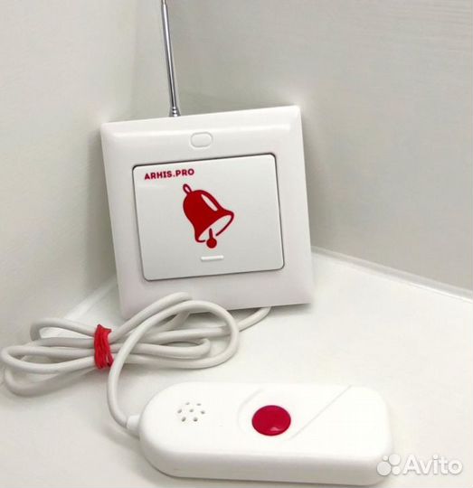 Кнопка вызова персонала с выносной кнопкой в руку