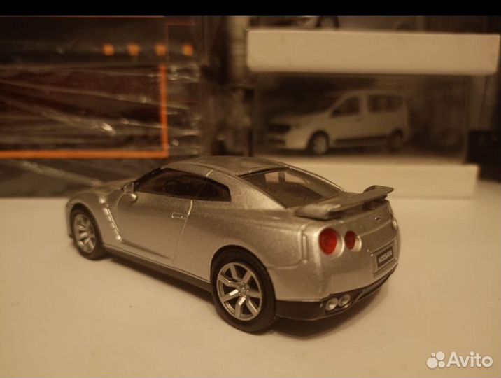 Модель Nissan GT-R R35. 1:43