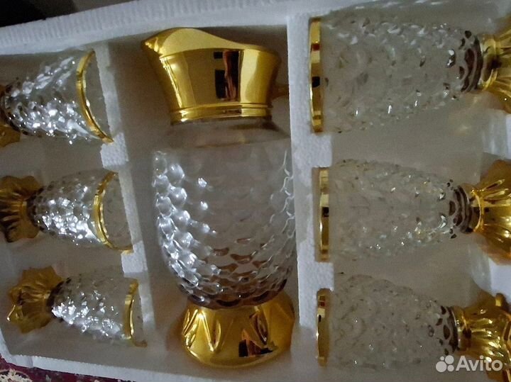 Бокалы и кувшин