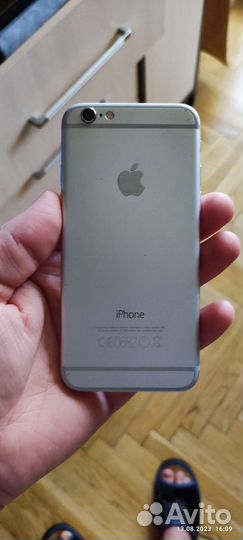 Телефон iPhone 8 64 gb