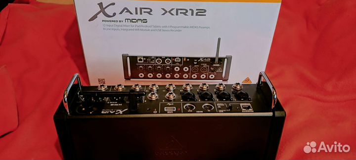 Цифровой микшерный пульт Behringer XR12