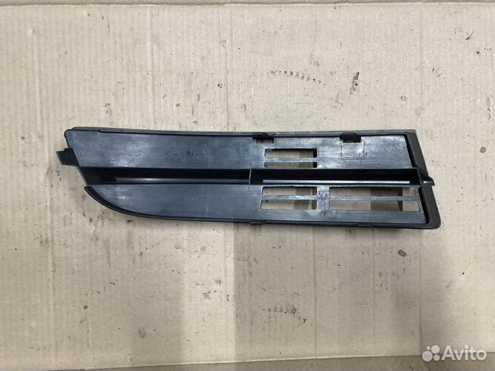 VW Touran Решетка в передний баспер левая