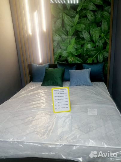 Кровать с матрасом