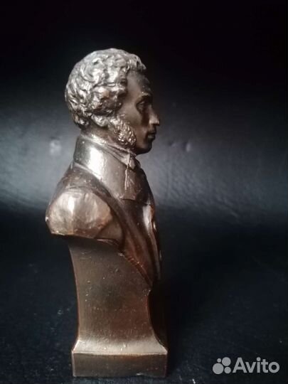 Бюст пушкина шпиатр