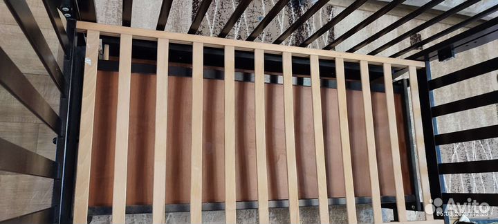 Детская кроватка с поперечным маятником