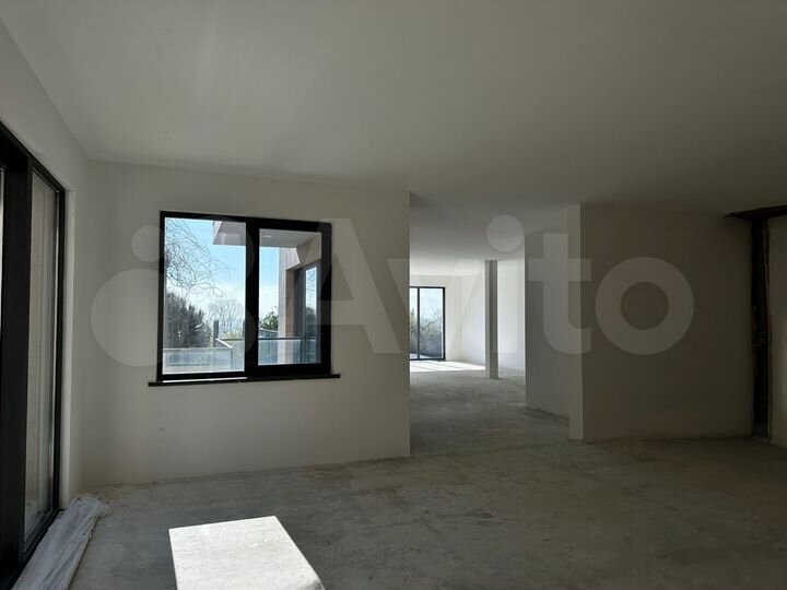 3-к. апартаменты, 117 м², 1/3 эт.