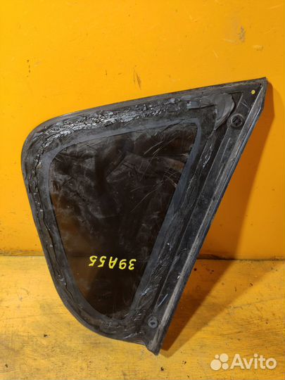 Стекло кузовное заднее левое Mitsubishi Colt Z34