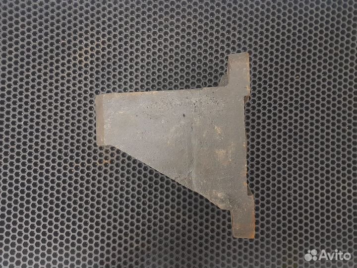 Кронштейн задней рессоры (задний правый) (П-обр.)