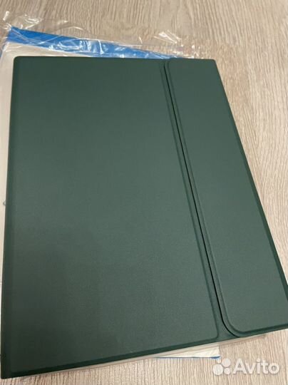Чехлы с клавиатурой для iPad Pro 11