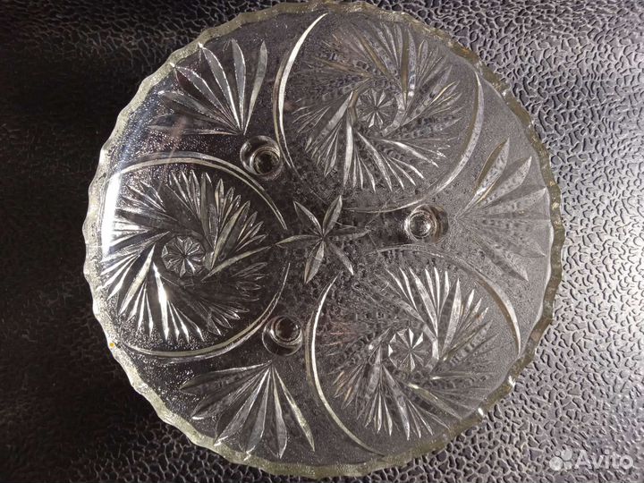 Блюдо из стекла на ножках. Состояние отличное