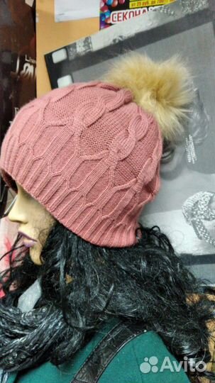 Новые с помпоном шапки