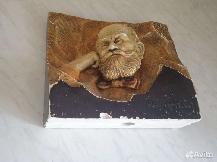 Горельеф бюст 