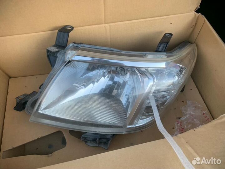 Фары на toyota hilux