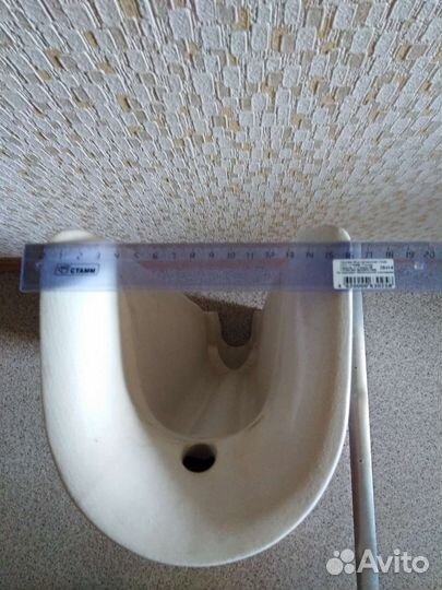 Фаянсовая подставка под раковину