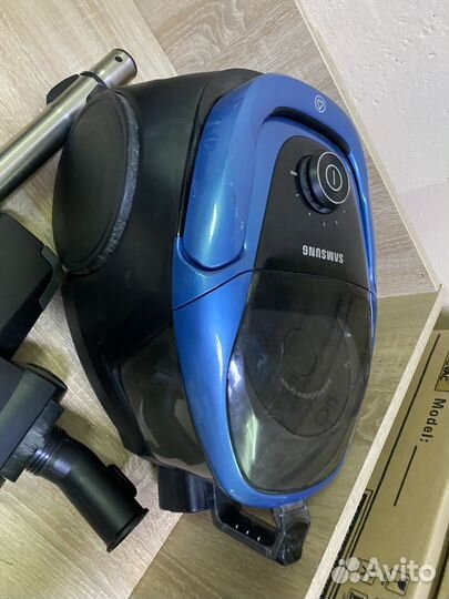 Пылесос с контейнером для пыли Samsung SC18M3120VU