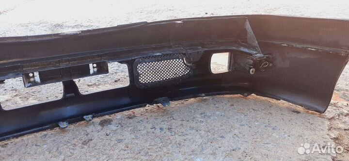 Бампер передний на Авенсис с птф