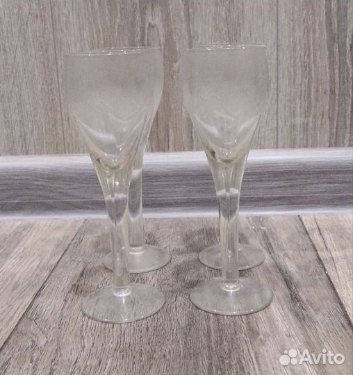 Стаканы, рюмки, бокалы