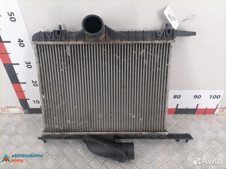 Интеркулер Mitsubishi Carisma рест. 2002 M613906