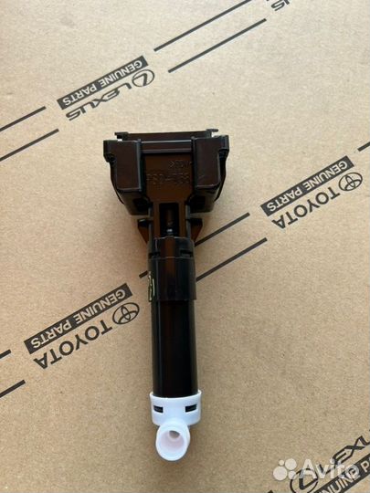 Форсунка омывателя фар правая