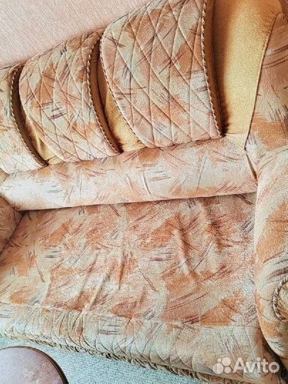 Комплект мягкой мебели (диван, кресла, столик)