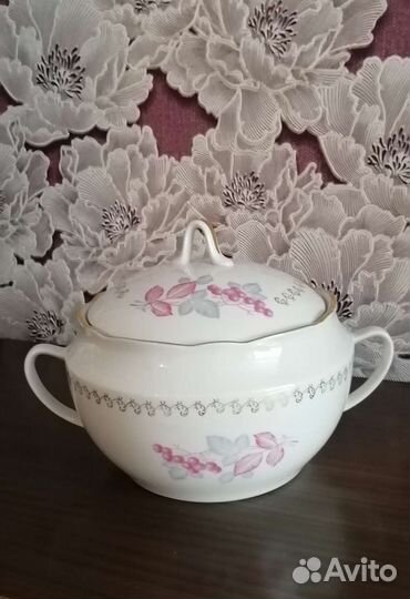 Фарфоровая супница