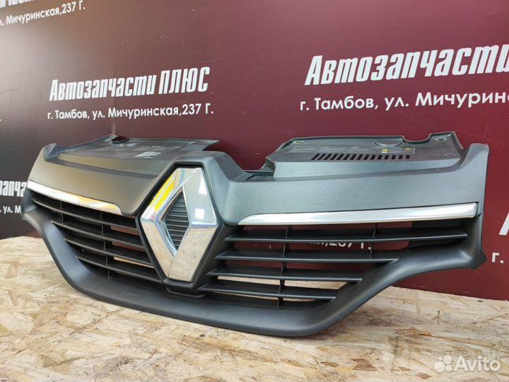 Решетка радиатора Renault Logan