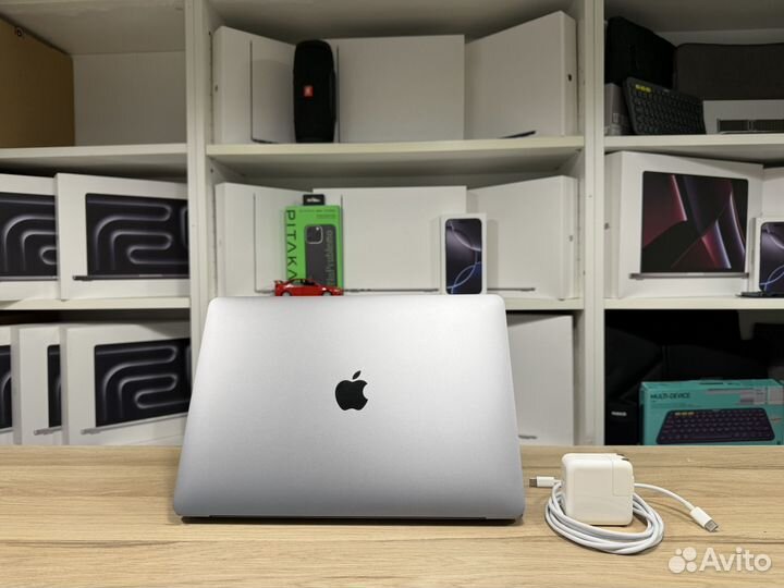 MacBook Air 13 M1 8gb 256gb 1 цикл новый