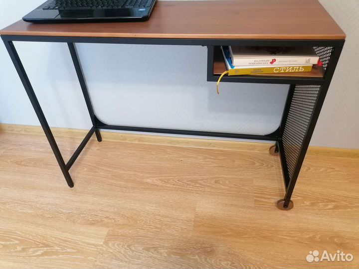 Компактный столик Икеа. Привезу бесплатно