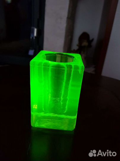 Урановое стекло. Ваза, емкость. Чехия