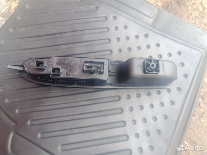 Кнопки стеклоподъёмников Citroen c4 B7