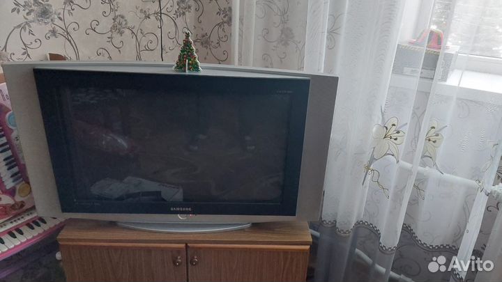 Телевизор samsung