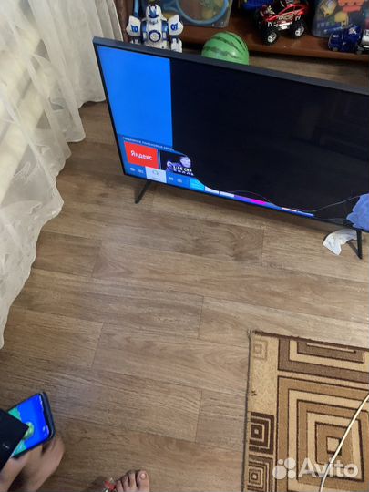 Разбор телевизора Samsung UE43AU7100U ножки