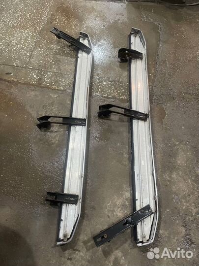 Подножки пороги на toyota rav4