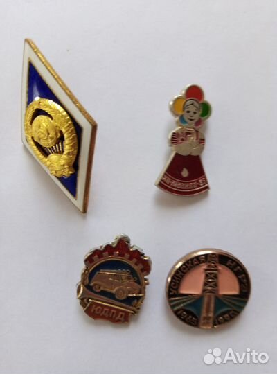 Значки и часы наручные времена СССР