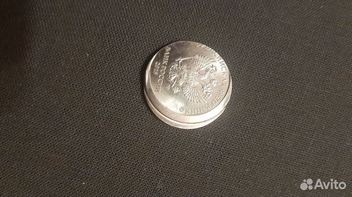 Продам монету с заводских браком