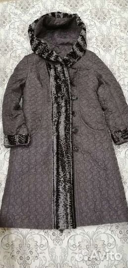 Новое Пальто женское 52 размер 2 шт