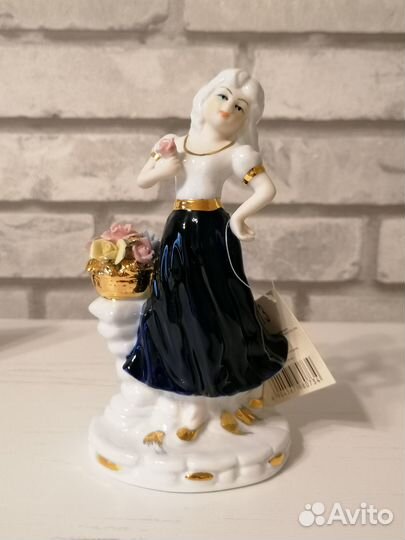 Статуэтка фарфор новая
