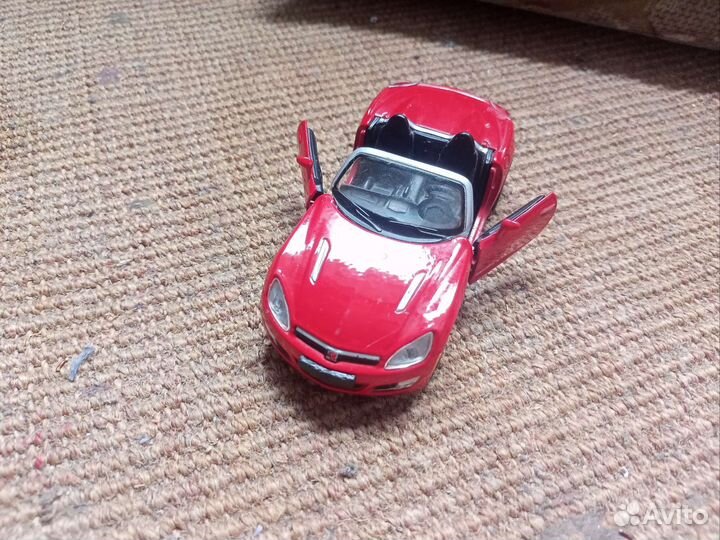 Игрушечная машинка