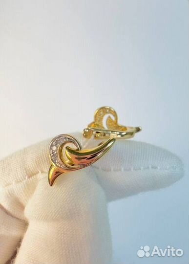 Золотые серьги с камнем