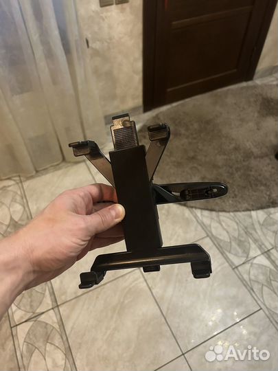 Держатель для планшета в машину