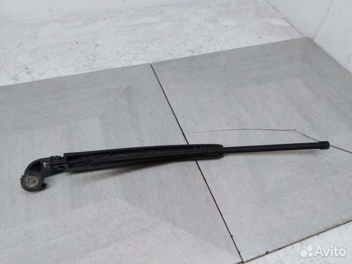 Поводок стеклоочистителя задний