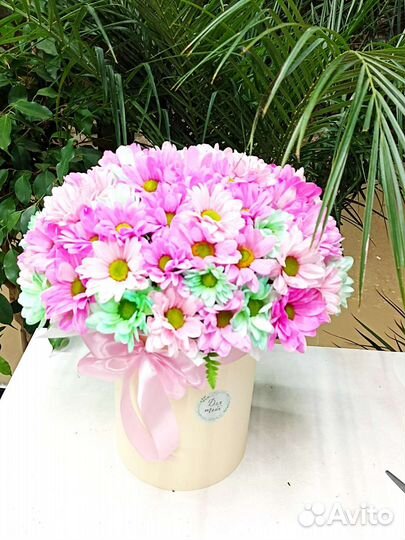 Букет в коробке из ромашек ко дню матери