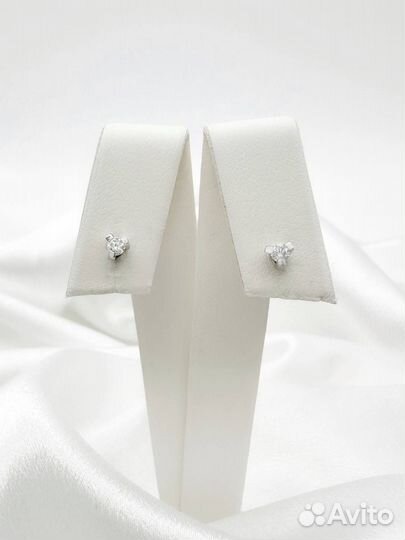 Золотые серьги-пусеты с бриллиантами 1.18 гр