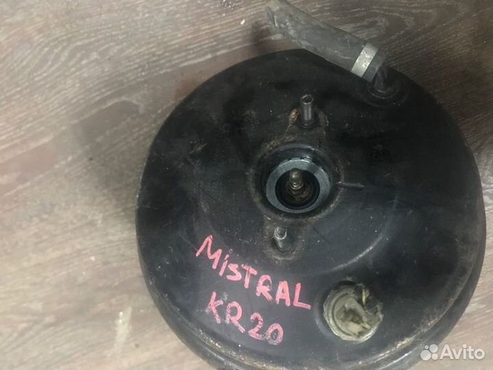 Вакуумный усилитель тормозов Nissan Mistral R20